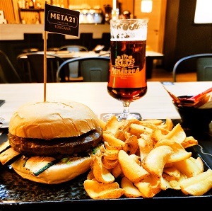 menabrea ambrata con hamburger