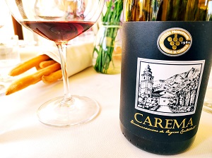 calice e bottiglia carema doc